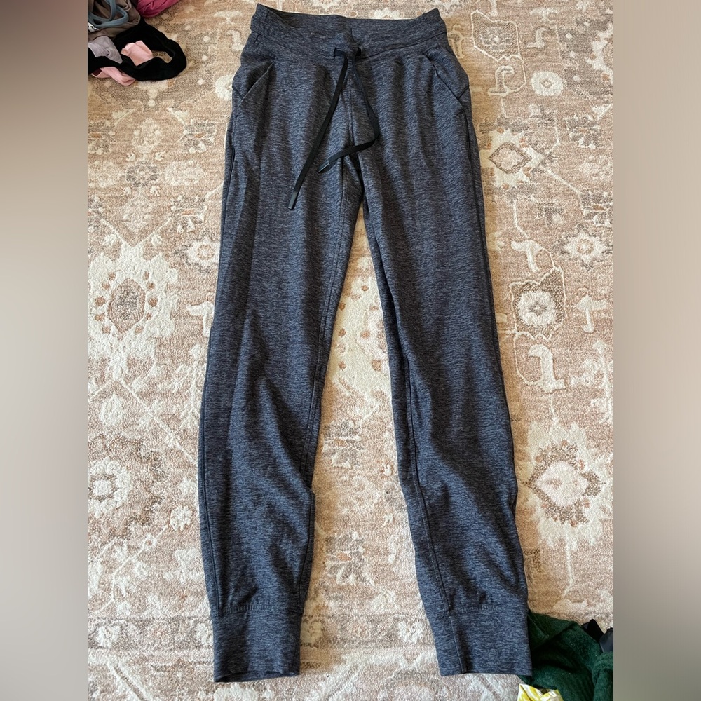 Lululemon Heather grey joggers size 4
